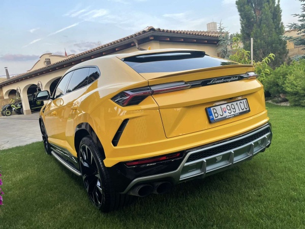 5.) Lamborghini urus